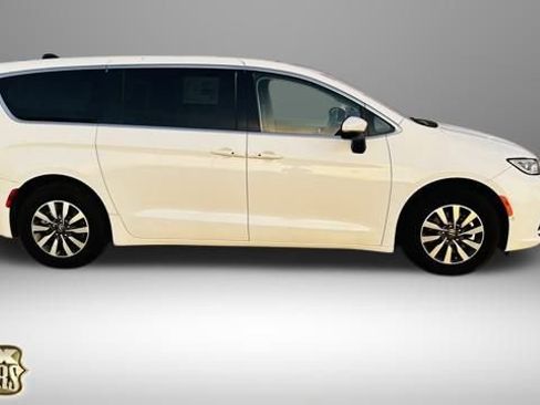 New 2023 Chrysler Pacifica Touring-L image 9