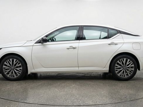 Used 2025 Nissan Altima 2.5 SV image 5