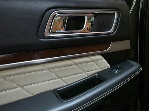 Used 2016 Ford Explorer Platinum image 25