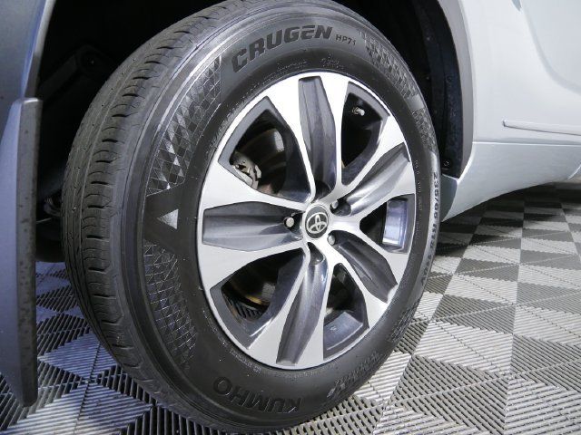 Used 2022 Toyota Highlander XLE AWD/4WD image 9