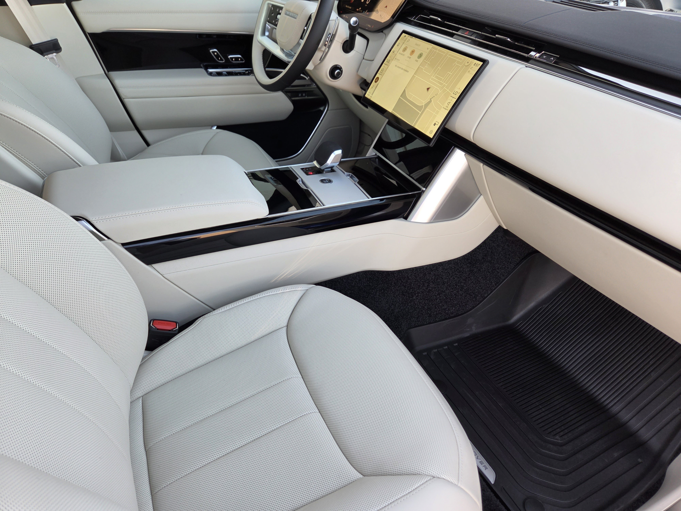 New 2026 Land Rover Range Rover Long Wheelbase SE AWD/4WD image 10