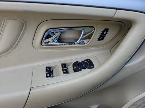 Used 2014 Ford Taurus SEL image 17