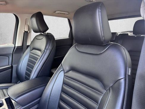 Used 2023 Ford Edge SEL image 11