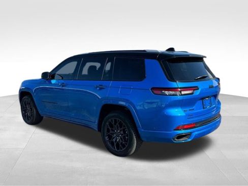 Used 2023 Jeep Grand Cherokee L Summit AWD/4WD image 5