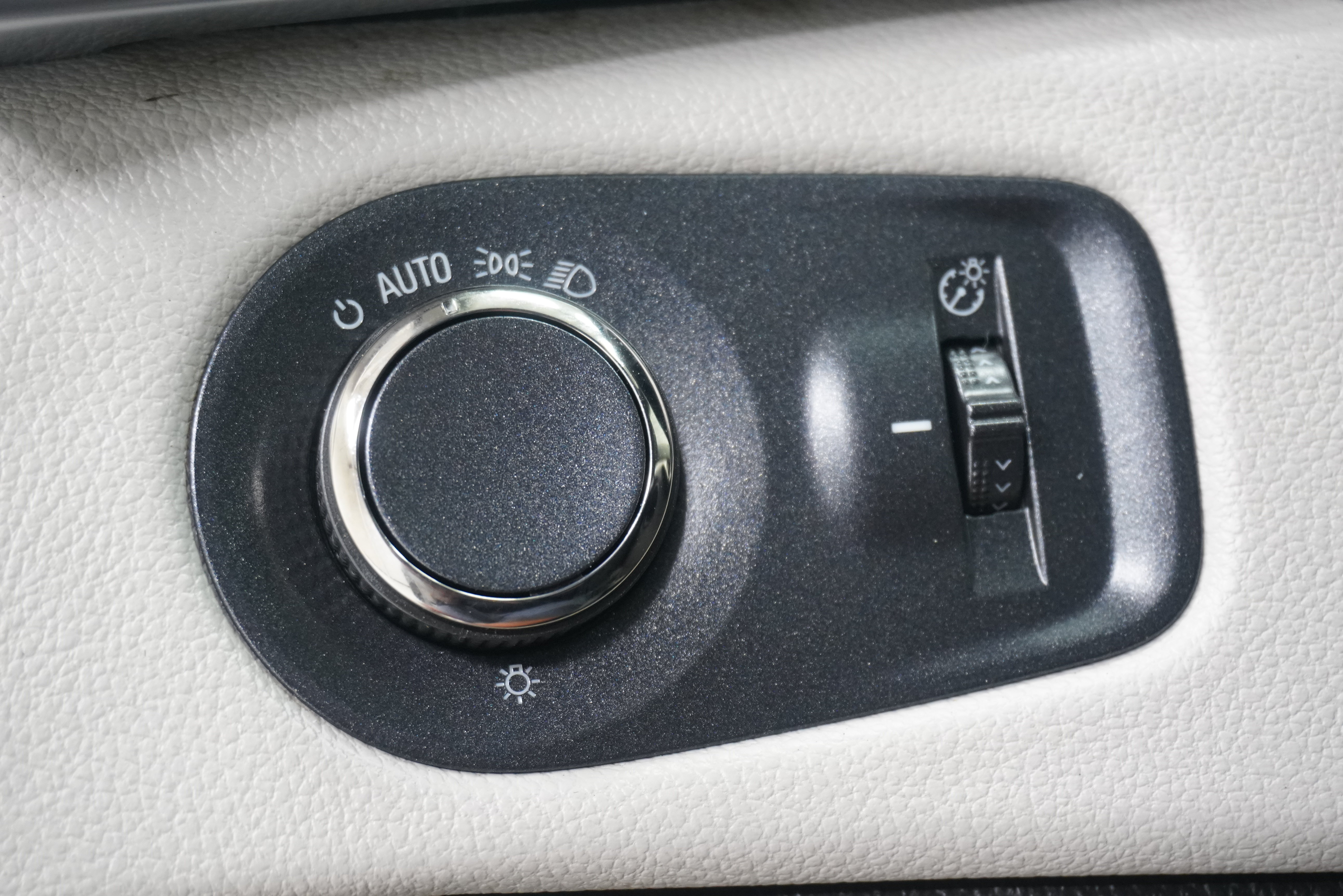 Used 2014 Cadillac SRX Luxury w/ Driver Awareness Package FWD image 22