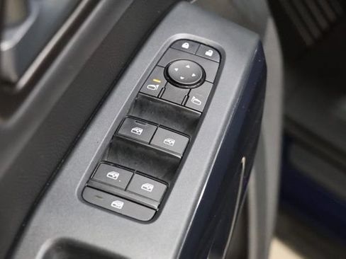 Used 2025 Nissan Pathfinder SV AWD/4WD image 18
