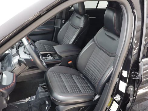 Used 2025 Ford Explorer ST-Line w/ ST-Line Street Pack AWD/4WD image 16