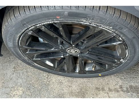 Used 2025 Toyota Camry SE FWD image 4