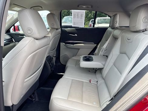 Used 2021 Cadillac XT4 Luxury w/ Cold Weather Package FWD image 22