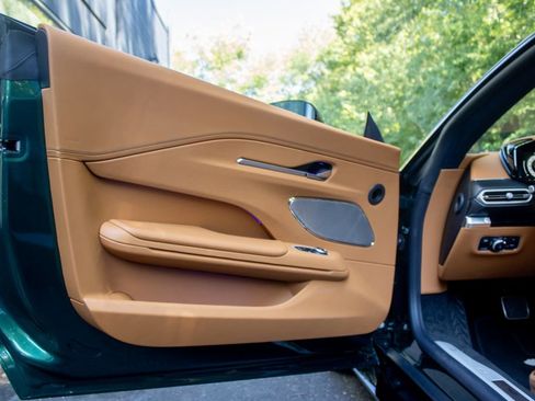 Used 2026 Aston Martin V8 Vantage Coupe image 11