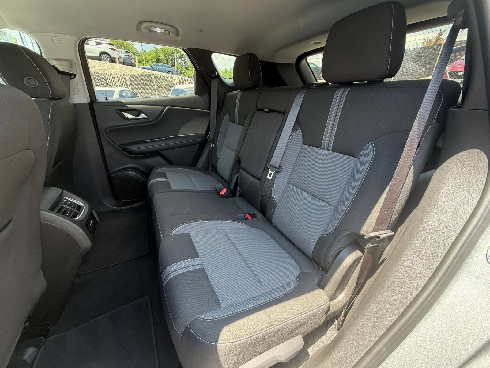 Used 2025 Chevrolet Blazer LT FWD image 39