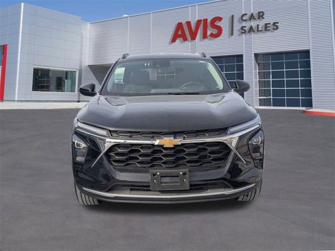 Used 2025 Chevrolet Trax LT w/ LT Convenience Package image 10