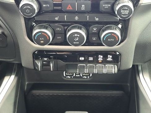 Used 2024 RAM 3500 Big Horn w/ Sport Appearance Package image 38