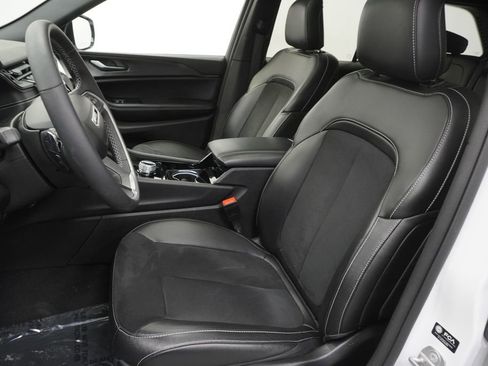 Used 2023 Jeep Grand Cherokee Altitude image 15