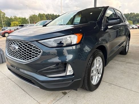 Certified 2024 Ford Edge SEL w/ Convenience Package AWD/4WD image 3