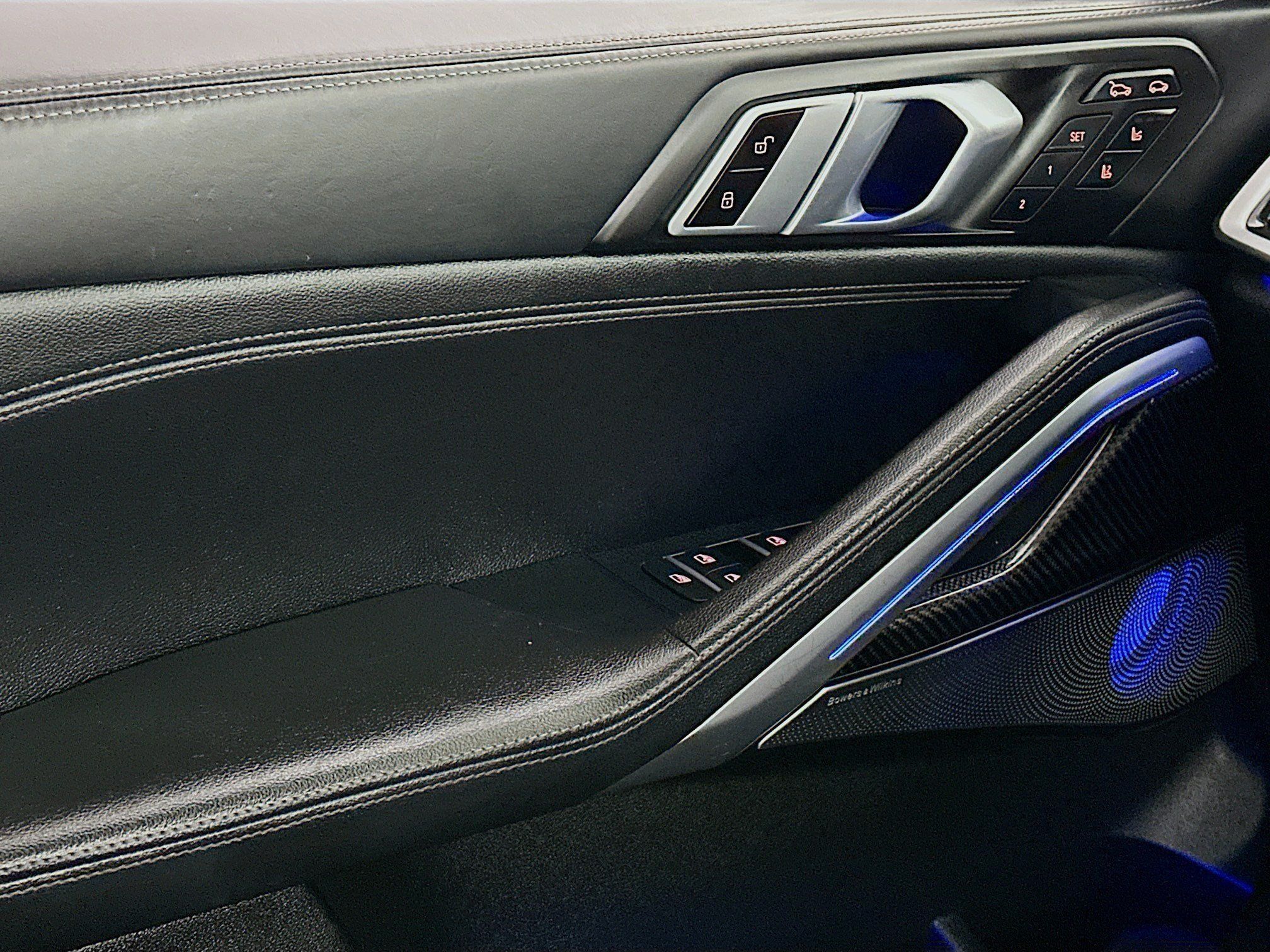 Used 2022 BMW X6 M50i AWD/4WD image 15