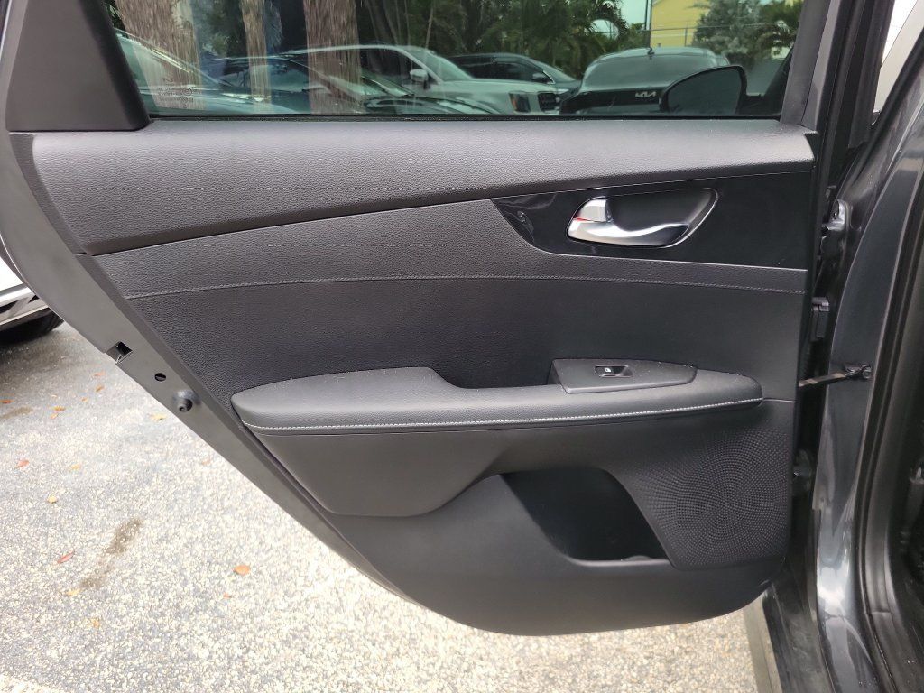 Certified 2022 Kia Forte GT-Line FWD image 12
