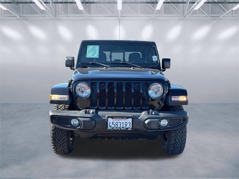 Used 2022 Jeep Gladiator Sport image 2
