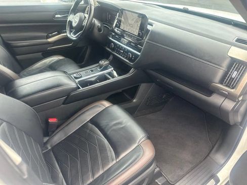 Used 2023 Nissan Pathfinder Platinum AWD/4WD image 30