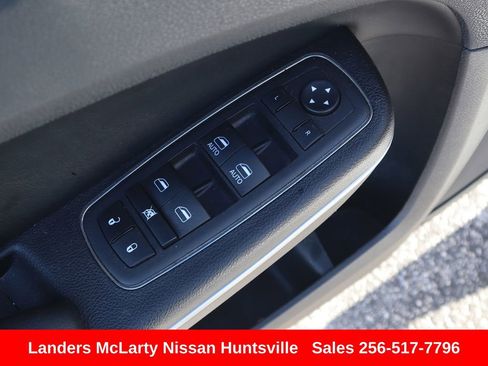 Used 2023 Chrysler 300 S image 22