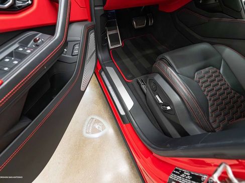 Used 2022 Lamborghini Urus AWD/4WD image 41