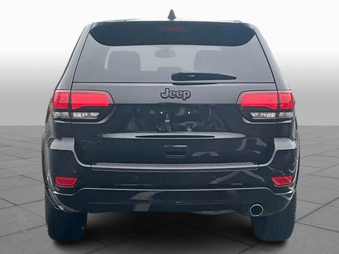 Used 2020 Jeep Grand Cherokee Altitude image 5