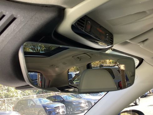 Certified 2021 Volvo XC60 T8 Inscription Expression w/ Climate Package image 27