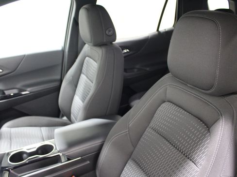Used 2025 Chevrolet Equinox LT FWD image 4
