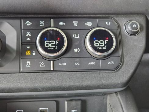 Used 2024 Land Rover Defender 130 X-Dynamic SE AWD/4WD image 29