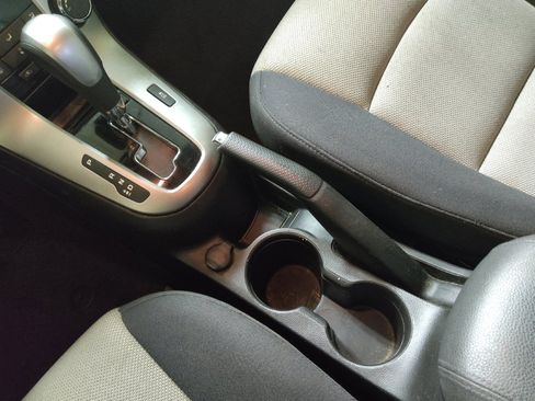Used 2015 Chevrolet Cruze LS FWD image 26