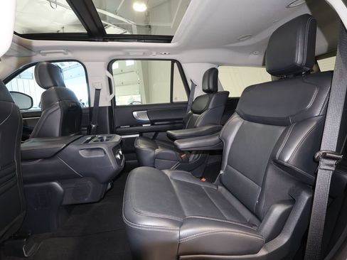 Used 2025 Ford Expedition Platinum AWD/4WD image 24