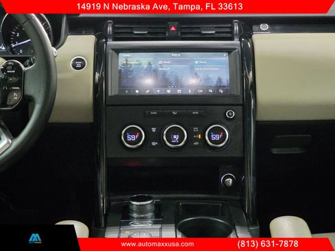 Used 2019 Land Rover Discovery SE image 17