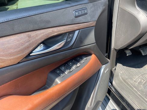 Used 2018 Cadillac Escalade Luxury RWD image 23