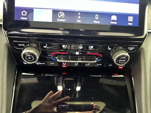 Used 2023 Jeep Grand Cherokee Overland image 23