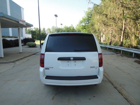 Used 2010 Dodge Grand Caravan FWD image 9