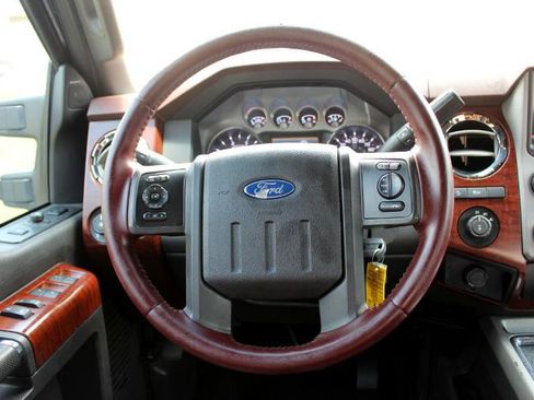 Used 2014 Ford F250 King Ranch w/ King Ranch w/Chrome Package image 32