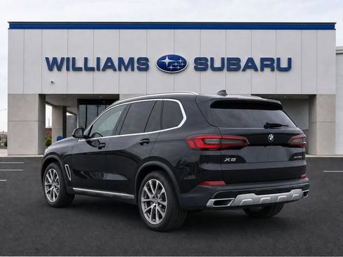 Used 2022 BMW X5 xDrive40i w/ Parking Assistance Package AWD/4WD image 3