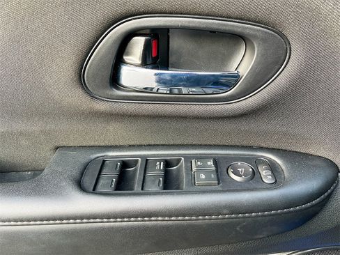 Used 2021 Honda HR-V Sport image 17