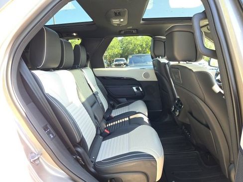 Used 2022 Land Rover Discovery S R-Dynamic AWD/4WD image 11