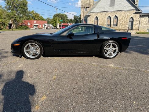 Used 2005 Chevrolet Corvette Coupe w/ Preferred Equipment Group RWD image 2
