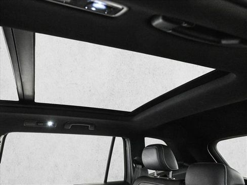 Used 2022 Volkswagen Tiguan SE R-Line image 20