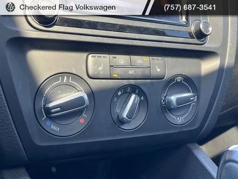 Used 2017 Volkswagen Jetta SE image 39