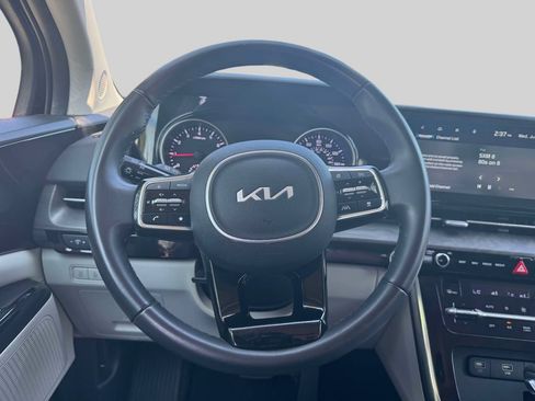 Used 2024 Kia Carnival EX FWD image 13
