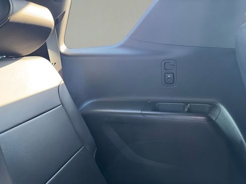 Used 2023 Chevrolet Traverse LT image 12