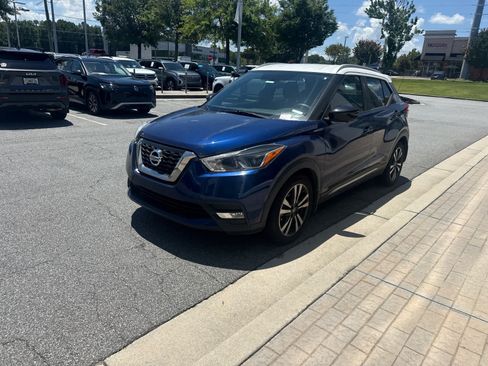 Used 2018 Nissan Kicks SR FWD image 4