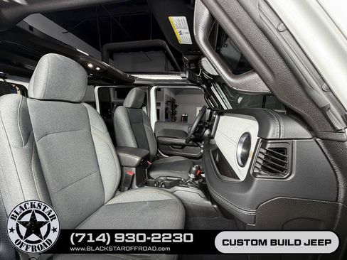 Used 2025 Jeep Wrangler Unlimited Sahara w/ Safety Group AWD/4WD image 22