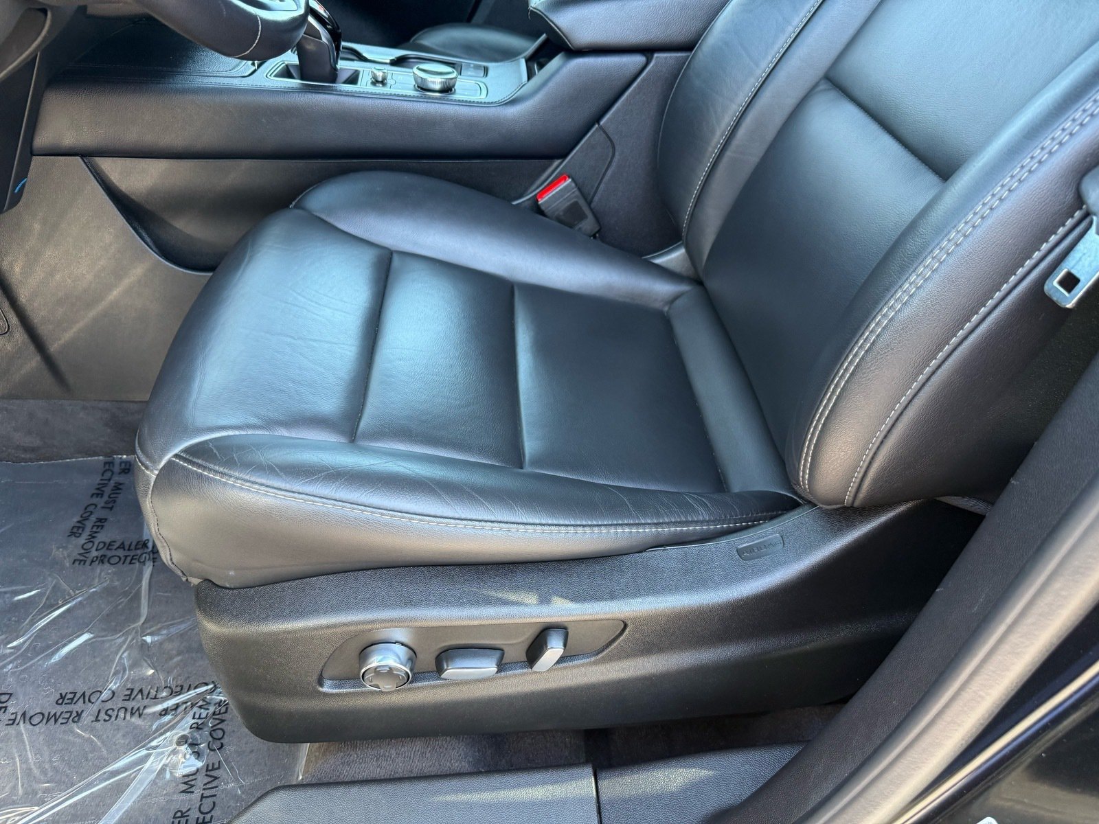 Used 2025 Cadillac XT4 Premium Luxury FWD image 14