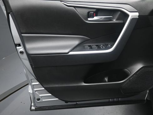 Used 2022 Toyota RAV4 XLE image 20