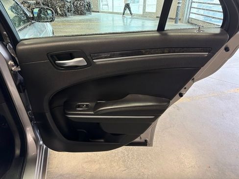 Used 2018 Chrysler 300 Limited AWD/4WD image 31
