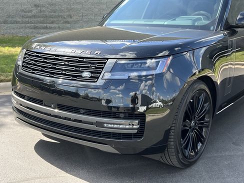 Used 2024 Land Rover Range Rover Long Wheelbase SE image 11